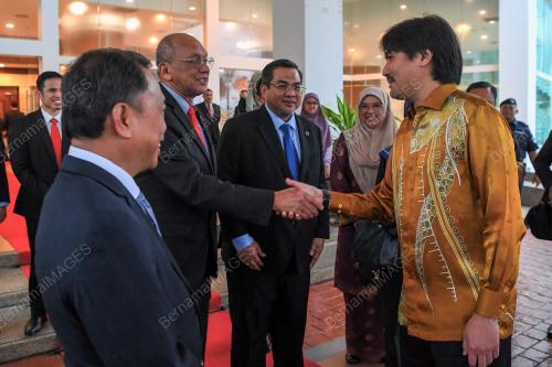 TUNKU ALI REDHAUDDIN TUANKU MUHRIZ