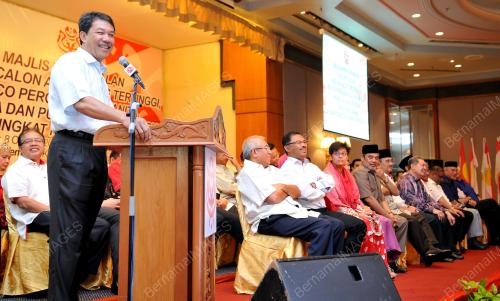 NS02_08102013_UMNO_CALON