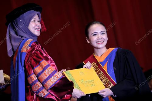 FADHLINA SIDEK