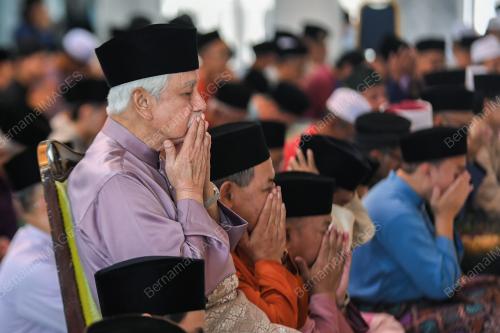TUANKU MUHRIZ TUANKU MUNAWIR