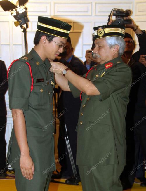 TUANKU MUHRIZ IBNI ALMARHUM TUANKU MUNAWIR