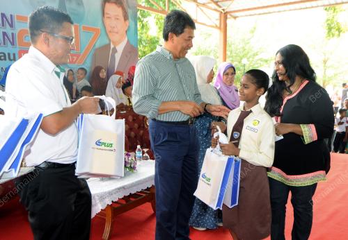 NS02_12012017_BANTUAN_PERSEKOLAHAN