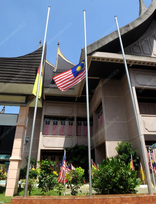 NS02_12092017_BENDERA