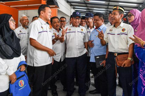 DATUK ADNAN AHMAD