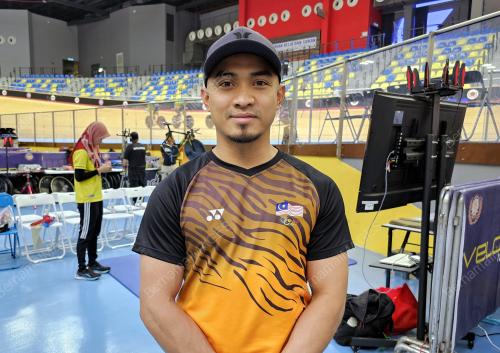 DATUK AZIZULHASNI AWANG