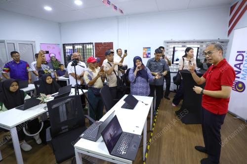 DATUK FAHMI FADZIL