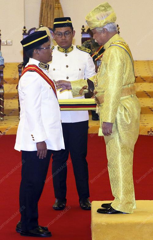TUANKU MUHRIZ TUANKU MUNAWIR