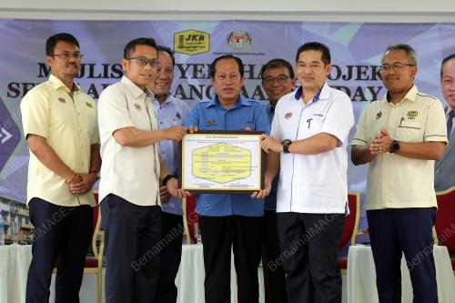 DATUK SERI AHMAD MASLAN