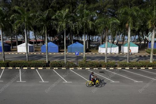 SEKTOR PERNIAGAAN DI PANTAI PERANGINAN PORT DICKSON