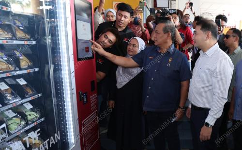 RAFIZI RAMLI