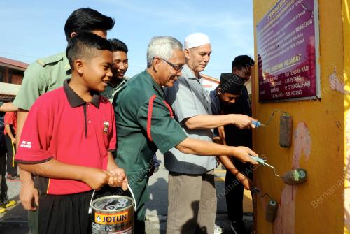 NS02_15042015_GOTONG_ROYONG