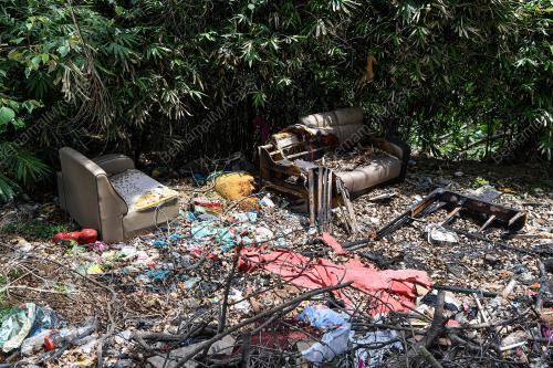 PEMBUANGAN DAN PEMBAKARAN SAMPAH TERBUKA