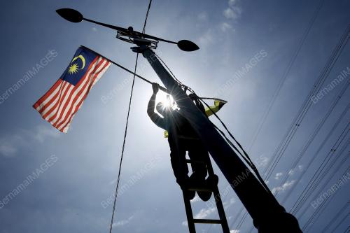 PEMASANGAN KIBARAN JALUR GEMILANG