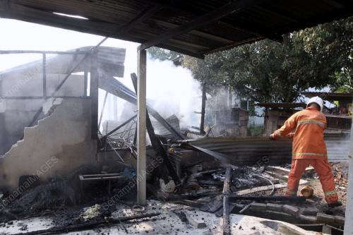 NS02_15082012_RUMAH_TERBAKAR
