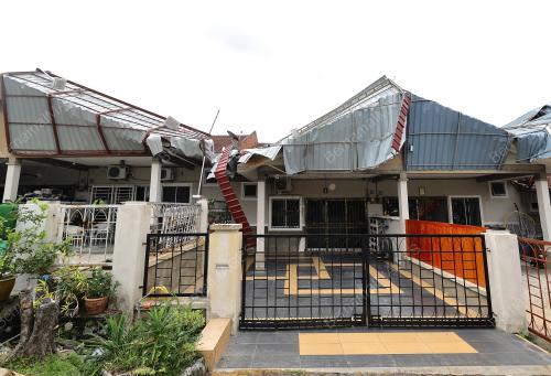 RIBUT KENCANG LANDA TAMAN NUSARI