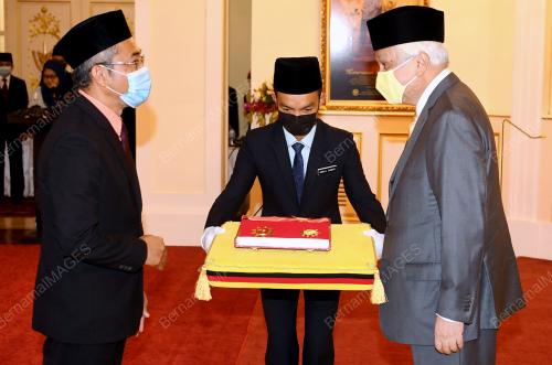 TUANKU MUHRIZ TUANKU MUNAWIR