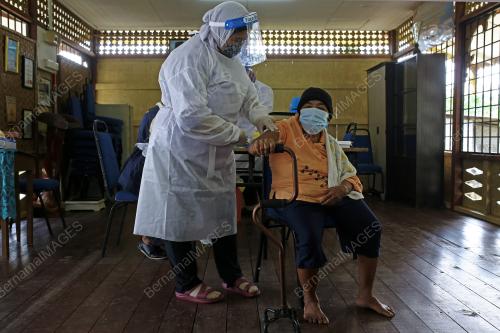 VAKSIN COVID-19 WARGA EMAS ORANG ASLI