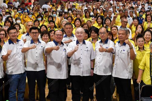 DATUK SERI DR WEE KA SIONG