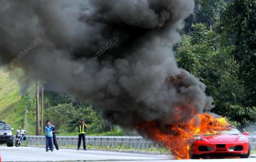 NS02_17032012_FERRARI_TERBAKAR