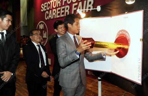 NS02_17062014_KHAIRY_KERJAYA