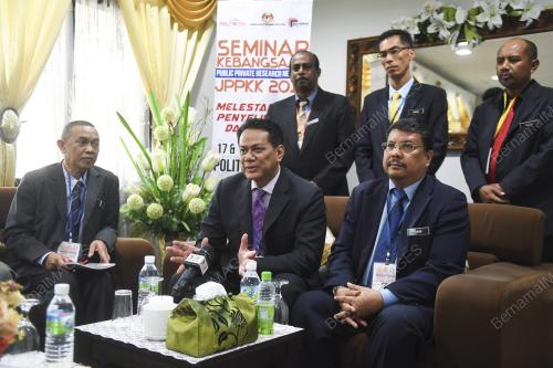 NS02_17072018_SEMINAR_POLI_BN201807163275