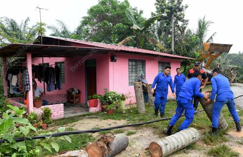 NS02_17092018_BANJIR_KILAT