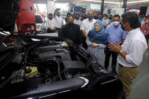 DATUK SERI AZIZAH MOHD DUN