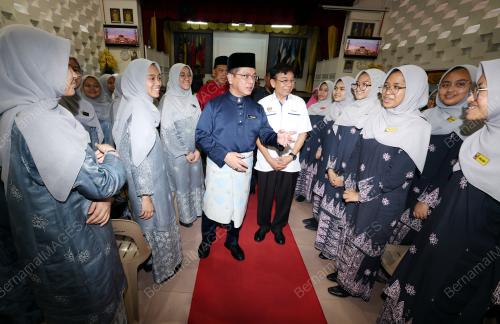DATUK DR MOHD NAIM MOKHTAR