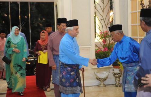 NS02_19062015_TUANKU_BERBUKA