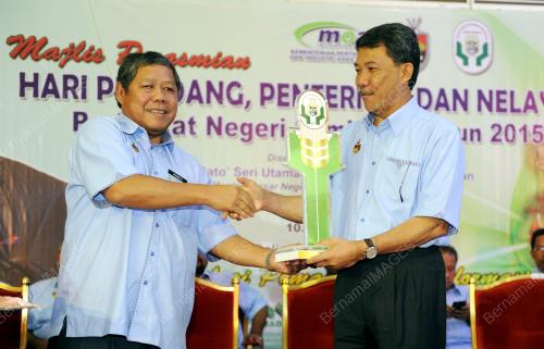 NS02_19092015_HARI_PELADANG