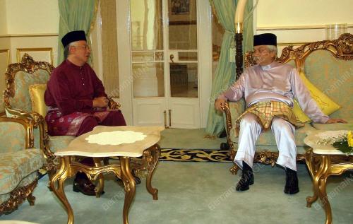 TUANKU MUHRIZ AHLMARHUM TUANKU MUNAWIR