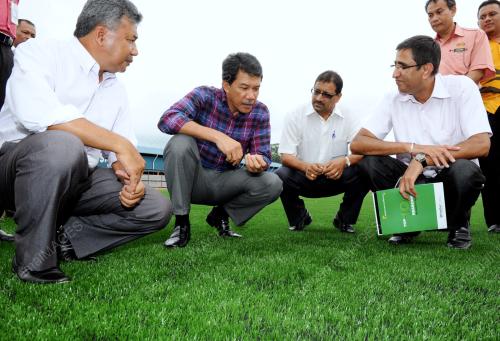 NS02_20022013_RUMPUT_TIRUAN