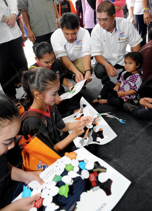 NS02_20102012_KARNIVAL_SAINS