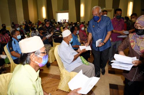DATUK SERI MAHDZIR KHALID