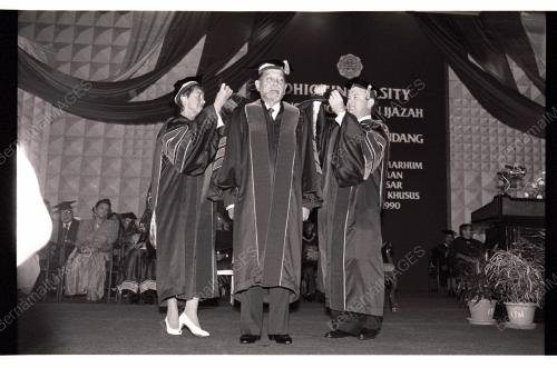 YDPA TERIMA ANUGERAH