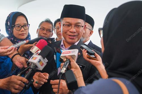 DATUK DR MOHD NA'IM MOKHTAR