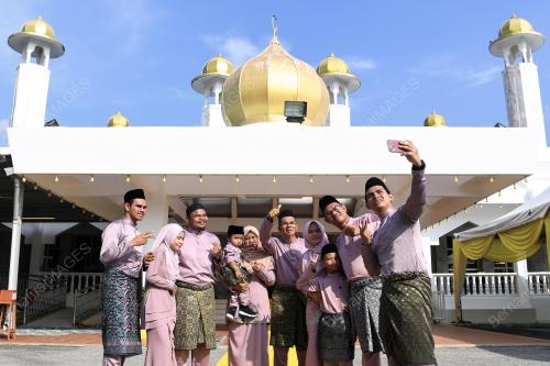 TUANKU MUHRIZ TUANKU MUNAWIR