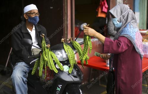 PEMATUHAN SOP DI TEMPAT AWAM