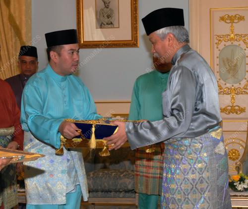 TUANKU MUHRIZ IBNI ALMARHUM TUANKU MUNAWIR