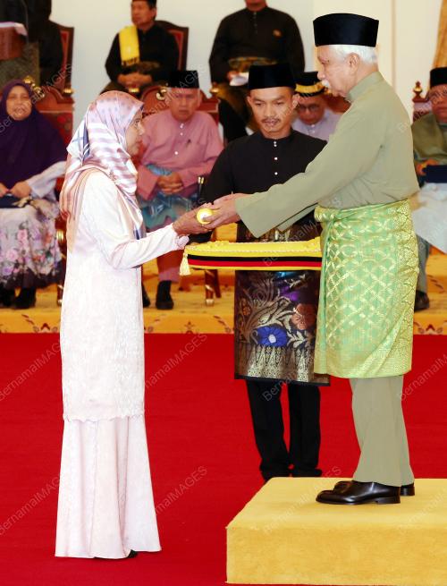TUANKU MUHRIZ TUANKU MUNAWIR