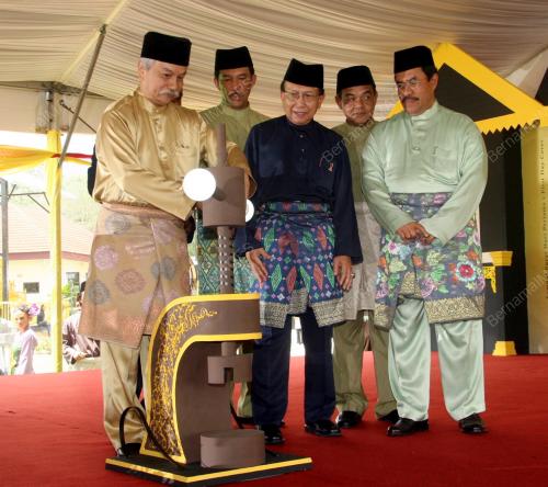 TUANKU MUHRIZ IBNI ALMARHUM TUANKU MUNAIWR