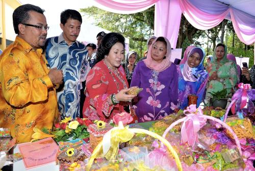 DATIN SERI ROSMAH MANSOR