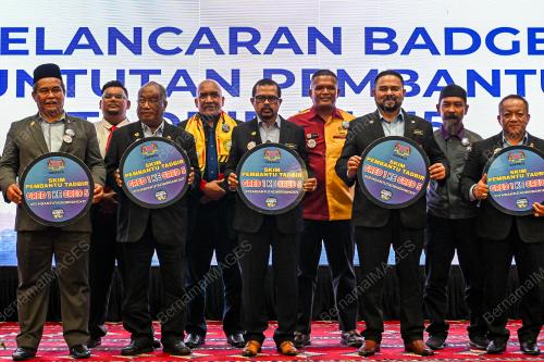 DATUK DR ADNAN MAT