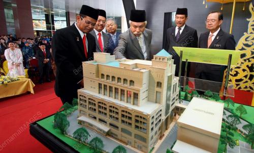 NS02_25012011_TUANKU_MUHRIZ