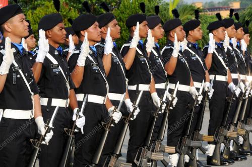 NS02_25032015_HARI_POLIS