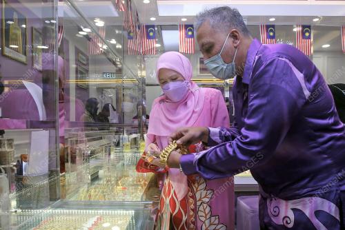 DATUK SERI AZIZAH MOHD DUN