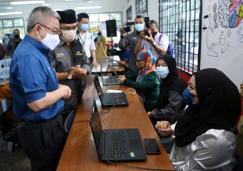 DATUK SERI DR ADHAM BABA