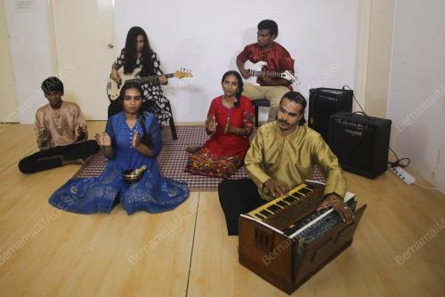 PENGGIAT SENI DAN BUDAYA TULAR DI FACEBOOK