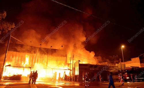NS02_26062013_KEBAKARAN_KEDAI
