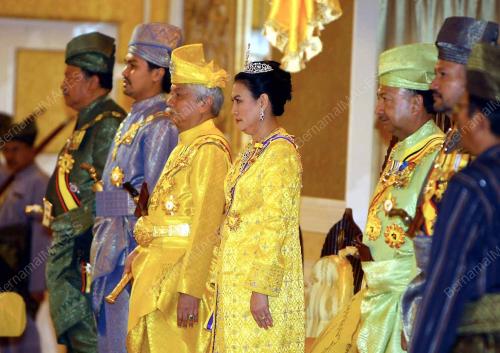TUANKU MUHRIZ TUANKU MUNAWIR